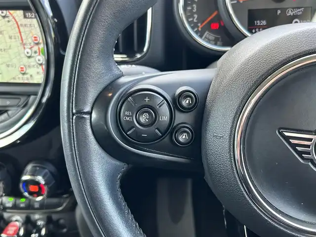 ＭＩＮＩ ミニ クロスオーバー クーパー D コーンウォールED 熊本県 2020(令2)年 7.5万km ムーンウォークグレーメタリック ・ワンオーナー/・スマートキー/・プッシュスタート/・インテリジェントセーフティ/・PDC自動起動/・パーキングアシスト/・ハーフレザーシート/・純正HDDナビ/　【Bluetooth・USB・MSV】/・バックカメラ/・ETC/・ドライブレコーダー(前方録画)/・パアーバックドア/・LEDヘッドランプ/・LEDフォグランプ/・純正マット/・保証書/取説