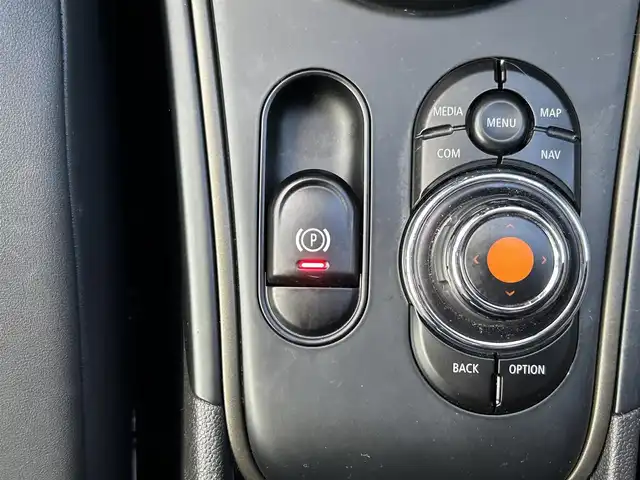 ＭＩＮＩ ミニ クロスオーバー クーパー D コーンウォールED 熊本県 2020(令2)年 7.5万km ムーンウォークグレーメタリック ・ワンオーナー/・スマートキー/・プッシュスタート/・インテリジェントセーフティ/・PDC自動起動/・パーキングアシスト/・ハーフレザーシート/・純正HDDナビ/　【Bluetooth・USB・MSV】/・バックカメラ/・ETC/・ドライブレコーダー(前方録画)/・パアーバックドア/・LEDヘッドランプ/・LEDフォグランプ/・純正マット/・保証書/取説