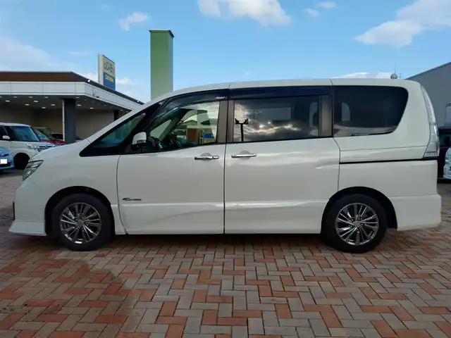 日産 セレナ ライダー BラインS HVAセーフ 新潟県 2014(平26)年 10.2万km ピュアホワイトパール (株)IDOMが運営する【じしゃロン新潟店】の自社ローン専用車両になります。/こちらは現金またはオートローンご利用時の価格です。自社ローンご希望の方は別途その旨お申付け下さい/純正ナビ/FM/AM/CD/DVD/フルセグTV視聴可能/全方位カメラ/ETC/クルーズコントロール/ドライブレコーダー(品番；DC-DR412)/両側パワースライドドア/前後コーナーセンサー/レーンキープアシスト機能/エマージェンシーブレーキ/横滑り防止装置/取扱説明書/スマートキー