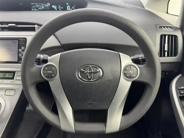 トヨタ プリウス ＰＨＶ S 愛知県 2012(平24)年 8.5万km シルバーM トヨタ純正7インチSDナビ/フルセグTV/バックカメラ/ビルトインETC/電動格納ウィンカーミラー/プッシュスタート/シートヒーター（D席/N席）/オートエアコン/パワーステアリング/パワーウィンドウ/プラグインハイブリッド/ABS/横滑り防止機能/オートライト/純正HIDヘッドライト/純正ホイールキャップ/スマートキー