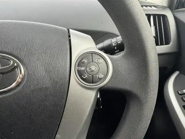 トヨタ プリウス ＰＨＶ S 愛知県 2012(平24)年 8.5万km シルバーM トヨタ純正7インチSDナビ/フルセグTV/バックカメラ/ビルトインETC/電動格納ウィンカーミラー/プッシュスタート/シートヒーター（D席/N席）/オートエアコン/パワーステアリング/パワーウィンドウ/プラグインハイブリッド/ABS/横滑り防止機能/オートライト/純正HIDヘッドライト/純正ホイールキャップ/スマートキー