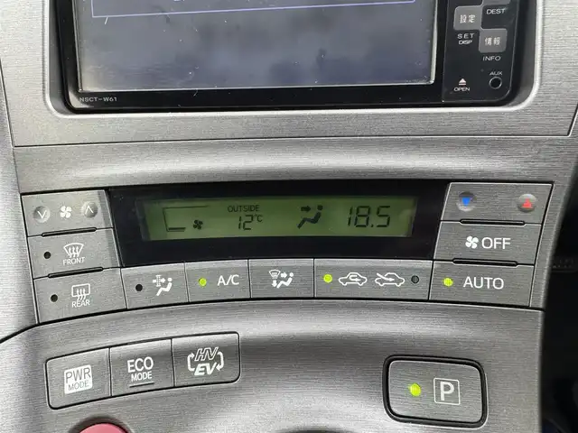トヨタ プリウス ＰＨＶ S 愛知県 2012(平24)年 8.5万km シルバーM トヨタ純正7インチSDナビ/フルセグTV/バックカメラ/ビルトインETC/電動格納ウィンカーミラー/プッシュスタート/シートヒーター（D席/N席）/オートエアコン/パワーステアリング/パワーウィンドウ/プラグインハイブリッド/ABS/横滑り防止機能/オートライト/純正HIDヘッドライト/純正ホイールキャップ/スマートキー