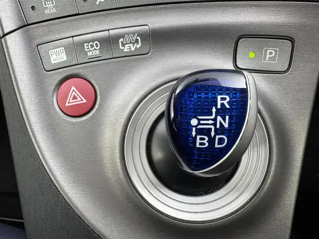 トヨタ プリウス ＰＨＶ S 愛知県 2012(平24)年 8.5万km シルバーM トヨタ純正7インチSDナビ/フルセグTV/バックカメラ/ビルトインETC/電動格納ウィンカーミラー/プッシュスタート/シートヒーター（D席/N席）/オートエアコン/パワーステアリング/パワーウィンドウ/プラグインハイブリッド/ABS/横滑り防止機能/オートライト/純正HIDヘッドライト/純正ホイールキャップ/スマートキー