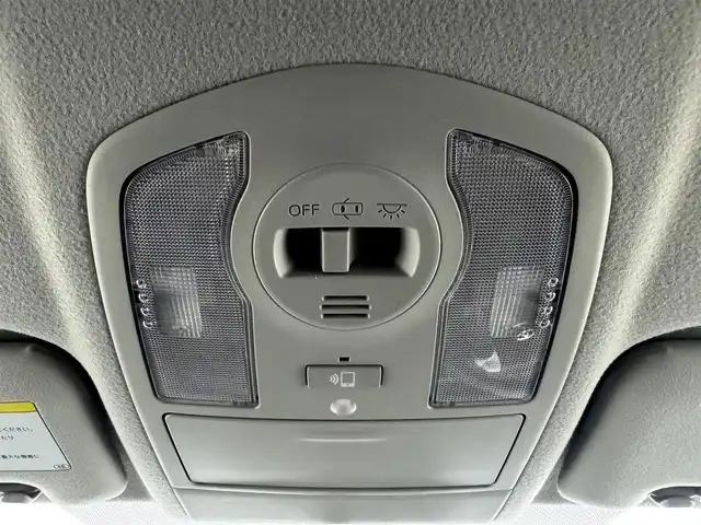 トヨタ プリウス ＰＨＶ S 愛知県 2012(平24)年 8.5万km シルバーM トヨタ純正7インチSDナビ/フルセグTV/バックカメラ/ビルトインETC/電動格納ウィンカーミラー/プッシュスタート/シートヒーター（D席/N席）/オートエアコン/パワーステアリング/パワーウィンドウ/プラグインハイブリッド/ABS/横滑り防止機能/オートライト/純正HIDヘッドライト/純正ホイールキャップ/スマートキー