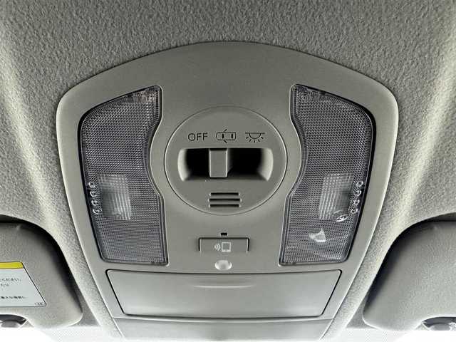 トヨタ プリウス ＰＨＶ S 愛知県 2012(平24)年 8.5万km シルバーM トヨタ純正7インチSDナビ/フルセグTV/バックカメラ/ビルトインETC/電動格納ウィンカーミラー/プッシュスタート/シートヒーター（D席/N席）/オートエアコン/パワーステアリング/パワーウィンドウ/プラグインハイブリッド/ABS/横滑り防止機能/オートライト/純正HIDヘッドライト/純正ホイールキャップ/スマートキー