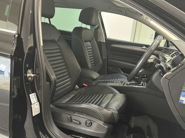 フォルクスワーゲン ＶＷ パサート オールトラック TDI 4モーション アドバンス 新潟県 2021(令3)年 1.7万km ディープブラックパールエフェクト オールインセーフティ/-アダプティブクルーズコントロール/-ダイナミックコーナーリングライト/-ダイナミックライトアシスト/-アラウンドビューカメラ/-パークアシスト/純正インフォテイメントシステム（Discover Pro）/・ナビ/BT/ラジオ/Android Auto/Apple Car Play/デジタルメータークラスター（Active Info Display）/ナパレザーシート/フロントパワーシート（運転席メモリー付）/フロントパワーランバーサポート/フロントシートヒーター/ベンチレーション/インテリアアンビエントライト/アダプティブシャシーコントロール/電子制御式ディファレンシャルロック/パワーテールゲート（Easy Open機能付）/ETC2.0