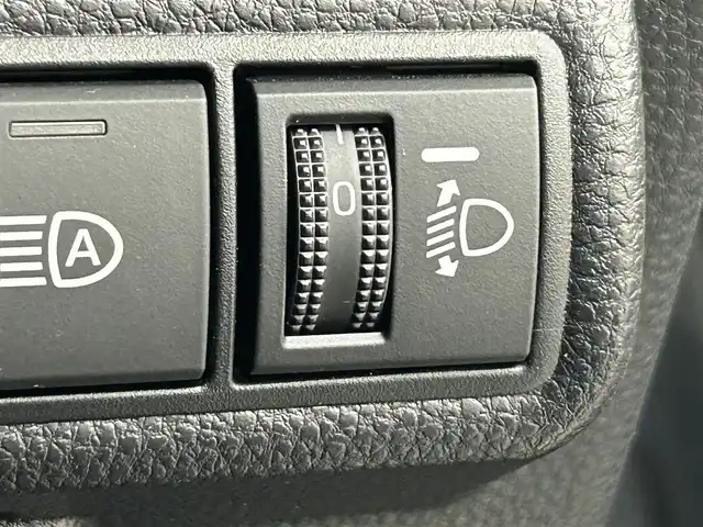 トヨタ カローラツーリング ハイブリッド W×B 50ミリオンED 道央・札幌 2022(令4)年 0.9万km ブラックマイカ ・4WD/・純正ナビ/　BT/USB/・純正ETC/・社外前後ドライブレコーダー/・バックカメラ/・衝突軽減ブレーキ/・レーダークルーズコントロール/・レーンキープアシスト/・横滑り防止/・ブラインドスポットモニター/・アイドリングストップ/・純正フロアマット/・ハーフレザー/・純正17インチAW/・LEDヘッドライト/・オートライト/・プッシュスタート/・スマートキー×2/・取扱説明書