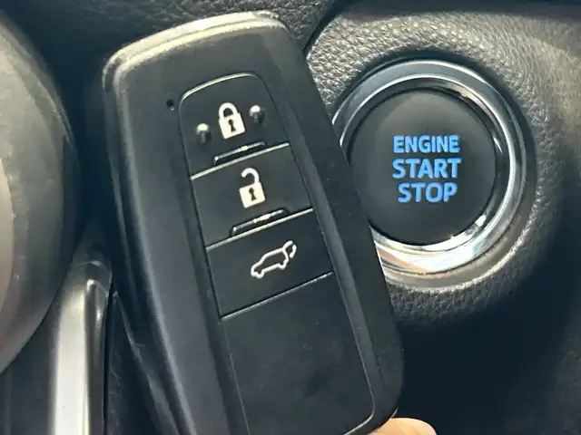 トヨタ ＲＡＶ４ G Zパッケージ 埼玉県 2020(令2)年 1.9万km ホワイトパールクリスタルシャイン トヨタセーフティーセンス/純正9インチメモリナビ/　　CD/DVD/BT/フルセグ/バックカメラ/パワーバックドア/レーダークルーズコントロール/LEDオートライト/革シート/シートヒーター/シートメモリー/純正19インチアルミホイール/ブラインドスポットモニター/デジタルインナーミラー/ステアリングスイッチ/純正ETC2.0