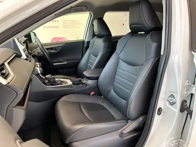 トヨタ ＲＡＶ４ G Zパッケージ 埼玉県 2020(令2)年 1.9万km ホワイトパールクリスタルシャイン トヨタセーフティーセンス/純正9インチメモリナビ/　　CD/DVD/BT/フルセグ/バックカメラ/パワーバックドア/レーダークルーズコントロール/LEDオートライト/革シート/シートヒーター/シートメモリー/純正19インチアルミホイール/ブラインドスポットモニター/デジタルインナーミラー/ステアリングスイッチ/純正ETC2.0