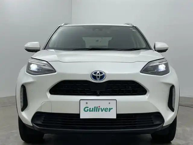 トヨタ ヤリスクロス ハイブリッド Z 岡山県 2021(令3)年 4.7万km ホワイトパールクリスタルシャイン 純正８インチディスプレイオーディオ/【ナビ/Bluetooth/フルセグTV/Carplay/iPod】/合皮ハーフレザー/パノラミックビューモニター/シルバールーフレール/カラーヘッドアップディスプレイ/アダプティブハイビームシステム/ＬＥＤヘッドライト/運転席シートヒーター/ステアリングヒーター/トヨタセーフティーセンス/衝突軽減ブレーキシステム/追従型クルーズコントロール/ビルトインＥＴＣ　/社外ドライブレコーダー（前後）/パワーバックドア/ブレーキホールド/ブラインドスポットモニター/ISOFIX/ステアリングスイッチ/チルトステアリング/シートリフター/ウインカーミラー