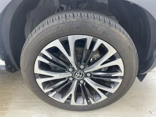 トヨタ ヤリスクロス ハイブリッド Z 岡山県 2021(令3)年 4.7万km ホワイトパールクリスタルシャイン 純正８インチディスプレイオーディオ/【ナビ/Bluetooth/フルセグTV/Carplay/iPod】/合皮ハーフレザー/パノラミックビューモニター/シルバールーフレール/カラーヘッドアップディスプレイ/アダプティブハイビームシステム/ＬＥＤヘッドライト/運転席シートヒーター/ステアリングヒーター/トヨタセーフティーセンス/衝突軽減ブレーキシステム/追従型クルーズコントロール/ビルトインＥＴＣ　/社外ドライブレコーダー（前後）/パワーバックドア/ブレーキホールド/ブラインドスポットモニター/ISOFIX/ステアリングスイッチ/チルトステアリング/シートリフター/ウインカーミラー