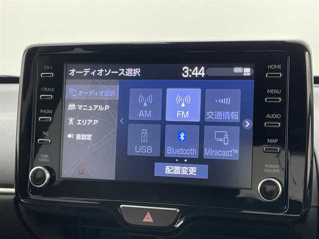 トヨタ ヤリスクロス ハイブリッド Z 岡山県 2021(令3)年 4.7万km ホワイトパールクリスタルシャイン 純正８インチディスプレイオーディオ/【ナビ/Bluetooth/フルセグTV/Carplay/iPod】/合皮ハーフレザー/パノラミックビューモニター/シルバールーフレール/カラーヘッドアップディスプレイ/アダプティブハイビームシステム/ＬＥＤヘッドライト/運転席シートヒーター/ステアリングヒーター/トヨタセーフティーセンス/衝突軽減ブレーキシステム/追従型クルーズコントロール/ビルトインＥＴＣ　/社外ドライブレコーダー（前後）/パワーバックドア/ブレーキホールド/ブラインドスポットモニター/ISOFIX/ステアリングスイッチ/チルトステアリング/シートリフター/ウインカーミラー