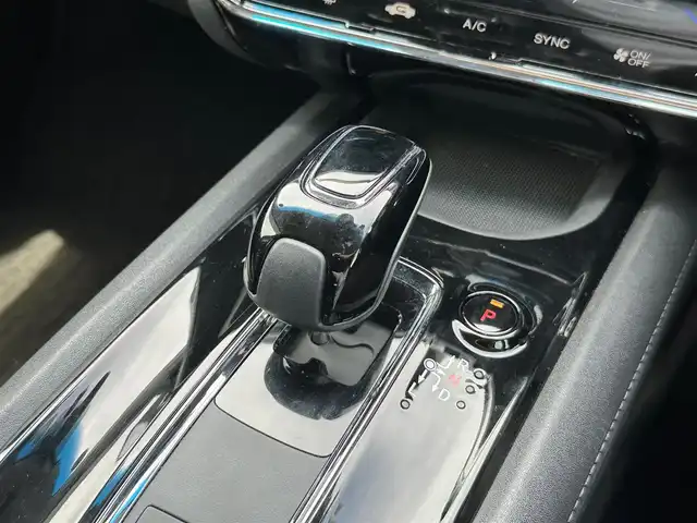 ホンダ ヴェゼル ハイブリッド X ホンダセンシング 宮城県 2020(令2)年 8万km クリスタルブラックパール ホンダセンシング/●衝突軽減ブレーキ〈CMBS〉/●誤発進抑制機能/●歩行者事故低減ステアリング/●路外逸脱抑制機能/●ACC〈アダプティブ・クルーズ・コントロール〉/●LKAS〈車線維持支援システム〉/●先行車発進お知らせ機能/●標識認識機能/純正8インチナビ（VXM-205VFEi）/・CD/DVD/・Bluetooth/・フルセグTV/ビルトインETC/ドライブレコーダー/革巻きステアリング/ステアリングスイッチ/パドルシフト/LEDヘッドランプ/フォグランプ/オートライト/スマートキー＆プッシュスタート/電動パーキングブレーキ/ブレーキホールド/電動格納ミラー/純正16インチAW/純正フロアマット/ドアバイザー/W/サイド/カーテンエアバッグ