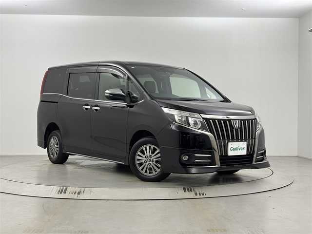 トヨタ エスクァイア Gi ブラックテーラード 埼玉県 2016(平28)年 10.5万km ブラック ４WD/純正ナビ　/(フルセグ/Ｂｌｕｅｔｏｏｔｈ/ＵＳＢ/ＡＭ/ＦＭ)　/クルーズコントロール　/バックカメラ　/ビルトインＥＴＣ　/オートマティックハイビーム/衝突軽減システム/純正フロアマット　/純正１５インチアルミホイール　/プッシュスタート　/スマートキー