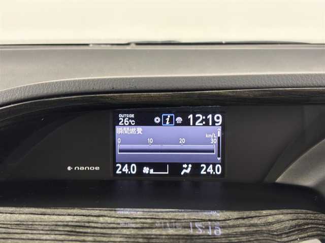 トヨタ エスクァイア Gi ブラックテーラード 埼玉県 2016(平28)年 10.5万km ブラック ４WD/純正ナビ　/(フルセグ/Ｂｌｕｅｔｏｏｔｈ/ＵＳＢ/ＡＭ/ＦＭ)　/クルーズコントロール　/バックカメラ　/ビルトインＥＴＣ　/オートマティックハイビーム/衝突軽減システム/純正フロアマット　/純正１５インチアルミホイール　/プッシュスタート　/スマートキー
