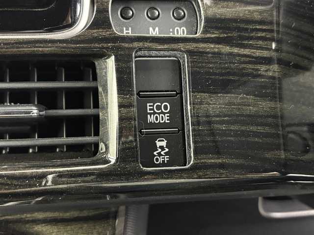 トヨタ エスクァイア Gi ブラックテーラード 埼玉県 2016(平28)年 10.5万km ブラック ４WD/純正ナビ　/(フルセグ/Ｂｌｕｅｔｏｏｔｈ/ＵＳＢ/ＡＭ/ＦＭ)　/クルーズコントロール　/バックカメラ　/ビルトインＥＴＣ　/オートマティックハイビーム/衝突軽減システム/純正フロアマット　/純正１５インチアルミホイール　/プッシュスタート　/スマートキー