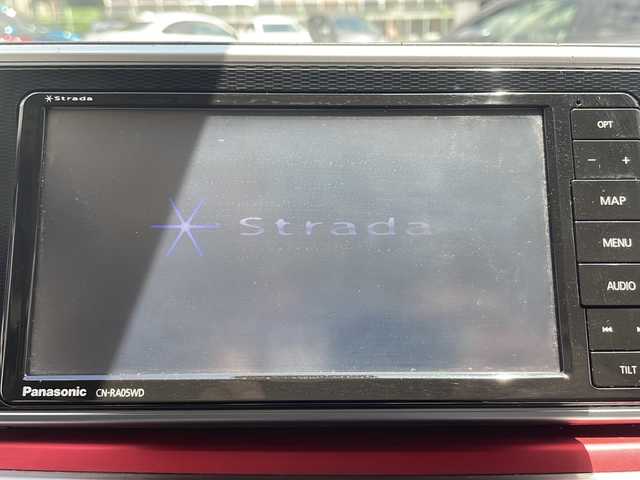 ダイハツ キャスト スポーツ SAⅡ 大阪府 2016(平28)年 11.2万km パールホワイトⅢ 社外SDナビ/・CD/FM/AM/Bluetooth/・フルセグテレビ/ETC/バックカメラ/衝突軽減ブレーキ/盗難防止装置/ステアリングリモコン/パドルシフト/シートヒーター（D席）/コーナーセンサー/ドアバイザー/LEDヘッドライト/オートライト/オートエアコン/プッシュスタート/12V電源/純正15インチアルミホイール/純正フロアマット/取扱説明書/ナビ取扱説明書/保証書