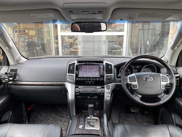 トヨタ ランドクルーザー ZX 道央・札幌 2012(平24)年 3.1万km ブラック ・4WD/・モデリスタ/・ムーンルーフ/・プレミアムサウンドシステム/・メーカー純正ナビ/　　（BT/CD/DVD/フルセグTV/MSV）/・フロント/サイド/バックカメラ/・クルーズコントロール/・ブラックレザーシート/・運転席/助手席シートヒーター/・後席シートヒーター/・運転席/助手席エアシート/・メモリーパワーシート/・ステアリングヒーター/・オートライト/LEDライト/・フォグランプ/・ハイトコントロール/・MTモード付AT/・ETC