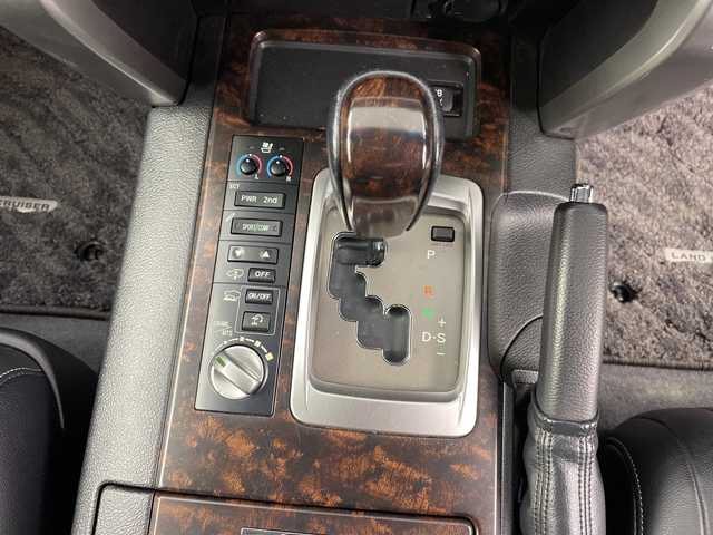 トヨタ ランドクルーザー ZX 道央・札幌 2012(平24)年 3.1万km ブラック ・4WD/・モデリスタ/・ムーンルーフ/・プレミアムサウンドシステム/・メーカー純正ナビ/　　（BT/CD/DVD/フルセグTV/MSV）/・フロント/サイド/バックカメラ/・クルーズコントロール/・ブラックレザーシート/・運転席/助手席シートヒーター/・後席シートヒーター/・運転席/助手席エアシート/・メモリーパワーシート/・ステアリングヒーター/・オートライト/LEDライト/・フォグランプ/・ハイトコントロール/・MTモード付AT/・ETC