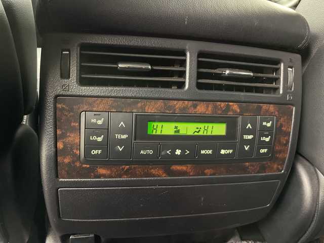 トヨタ ランドクルーザー ZX 道央・札幌 2012(平24)年 3.1万km ブラック ・4WD/・モデリスタ/・ムーンルーフ/・プレミアムサウンドシステム/・メーカー純正ナビ/　　（BT/CD/DVD/フルセグTV/MSV）/・フロント/サイド/バックカメラ/・クルーズコントロール/・ブラックレザーシート/・運転席/助手席シートヒーター/・後席シートヒーター/・運転席/助手席エアシート/・メモリーパワーシート/・ステアリングヒーター/・オートライト/LEDライト/・フォグランプ/・ハイトコントロール/・MTモード付AT/・ETC