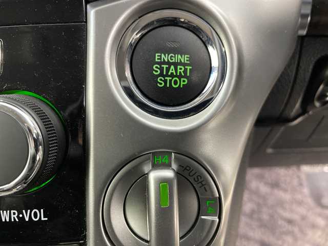 トヨタ ランドクルーザー ZX 道央・札幌 2012(平24)年 3.1万km ブラック ・4WD/・モデリスタ/・ムーンルーフ/・プレミアムサウンドシステム/・メーカー純正ナビ/　　（BT/CD/DVD/フルセグTV/MSV）/・フロント/サイド/バックカメラ/・クルーズコントロール/・ブラックレザーシート/・運転席/助手席シートヒーター/・後席シートヒーター/・運転席/助手席エアシート/・メモリーパワーシート/・ステアリングヒーター/・オートライト/LEDライト/・フォグランプ/・ハイトコントロール/・MTモード付AT/・ETC