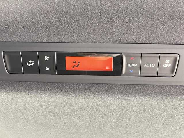 トヨタ ヴォクシー ハイブリッド ZS 煌Ⅱ 千葉県 2019(平31)年 8万km ホワイトパールクリスタルシャイン トヨタセーフティセンス/・プリクラッシュセーフティ/・レーンディパーチャーアラート/・先行車発進お知らせ/・クリアランスソナー/社外７インチメモリナビ/CD DVD MSV BT フルセグ/バックカメラ/両側パワースライドドア/クルーズコントロール/LEDオートライト/社外15インチアルミホイール/革巻きステアリング/ドアバイザー/プッシュスタート/スマートキー/ビルトインETC2.0