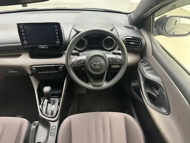 トヨタ ヤリス ハイブリッド G 兵庫県 2020(令2)年 3.7万km ボルドーマイカメタリック ・純正ディスプレイオーディオ/・前後ドライブレコーダー/・ビルドインETC/・バックカメラ/・プリクラッシュセーフティー/・レーンディパーチャーアラート/・アクティブクルーズコントロール/・オートライト/・オートハイビーム/・純正マット/・ドアバイザー/・ヘッドライトレベライザー