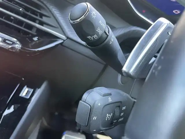 プジョー プジョー ２０８ GT 静岡県 2023(令5)年 1.5万km ネイクルホワイト 純正ディスプレイオーディオ/衝突軽減ブレーキ/アクティブクルーズコントロール/ブラインドスポット/バックカメラ/コーナーセンサー/ハーフレザーシート/シートヒーター/LEDヘッドライト/ETC