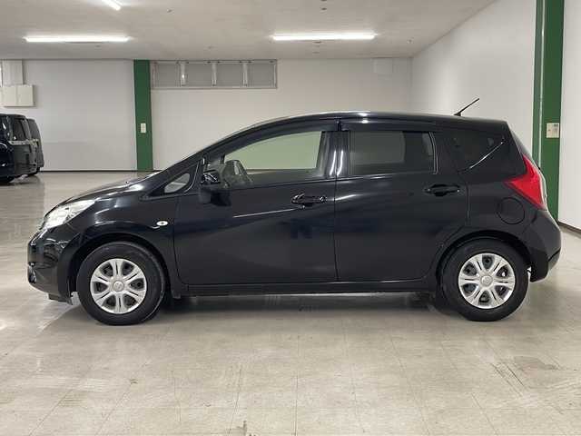 日産 ノート X 熊本県 2014(平26)年 3万km スーパーブラック 純正ナビ(TV・Bluetooth・CD/DVD・ラジオ)/バックカメラ/全周囲カメラ/ETC/レーンアシスト/横滑り防止/衝突被害軽減システム/スマートキー/純正フロアマット