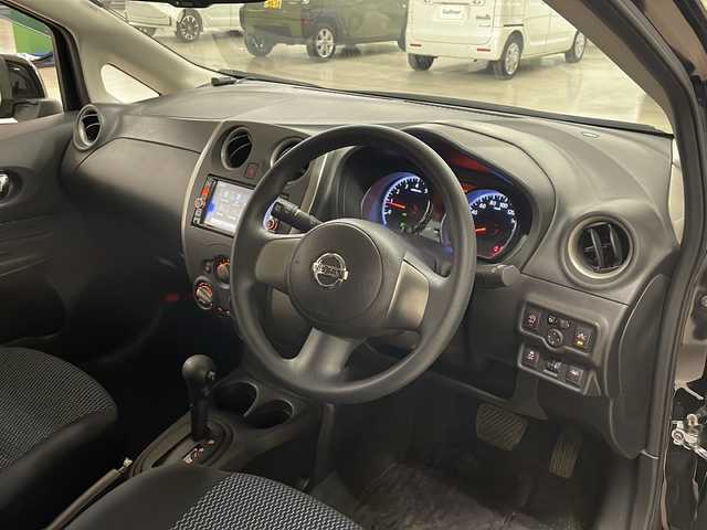 日産 ノート X 熊本県 2014(平26)年 3万km スーパーブラック 純正ナビ(TV・Bluetooth・CD/DVD・ラジオ)/バックカメラ/全周囲カメラ/ETC/レーンアシスト/横滑り防止/衝突被害軽減システム/スマートキー/純正フロアマット