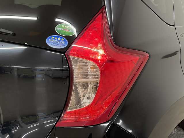 日産 ノート X 熊本県 2014(平26)年 3万km スーパーブラック 純正ナビ(TV・Bluetooth・CD/DVD・ラジオ)/バックカメラ/全周囲カメラ/ETC/レーンアシスト/横滑り防止/衝突被害軽減システム/スマートキー/純正フロアマット