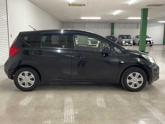 日産 ノート X 熊本県 2014(平26)年 3万km スーパーブラック 純正ナビ(TV・Bluetooth・CD/DVD・ラジオ)/バックカメラ/全周囲カメラ/ETC/レーンアシスト/横滑り防止/衝突被害軽減システム/スマートキー/純正フロアマット
