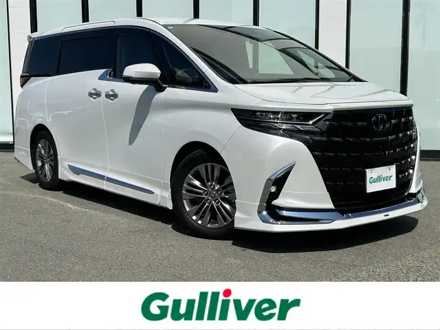 トヨタ アルファード Z 大阪府 2024(令6)年 0.5万km プラチナホワイトパールマイカ トヨタセーフティセンス/純正14インチディスプレイオーディオ/　（フルセグTV/HDMI/Bluetooth/USB/エアコン）/左右独立ムーンルーフ /パノラミックビューモニター /モデリスタエアロセット/　（REGAL DIGNITY STYLE/フロント、サイド、リヤ、マフラ　　　ー）/純正13.2インチフリップダウンモニター/　（有機ELディスプレイ）/エグゼクティブパワーシート/　（1/2列目シートヒーター/ベンチレーション/2列目オットマン有）/両側パワースライドドア/パワーバックドア /デジタルインナーミラー/ブラインドスポットミラー/三眼LEDヘッドライト/純正18インチアルミホイール /純正フロアマット/前後ドライブレコーダー/クルーズコントロール/ビルトインETC2.0/ワイヤレス充電/オートサンシェード/オルガンペダル/TVキャンセラー有/スペアキー有