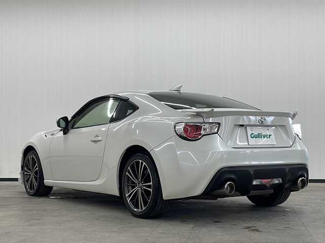 トヨタ ８６ GT リミテッド 長崎県 2012(平24)年 5.4万km サテンホワイトパール 純正ナビ（NSZT-W62G）/・フルセグ/・DVD/・Bluetooth/TRDエアロ/バックカメラ/パドルシフト/ハーフレザーシート/前席シートヒーター/HIDライト/フォグ/スポーツペダル/黒革ハンドル/バイザー/純正フロアマット/ETC/スマートキー/取説/保証書
