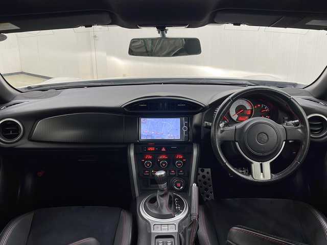 トヨタ ８６ GT リミテッド 長崎県 2012(平24)年 5.4万km サテンホワイトパール 純正ナビ（NSZT-W62G）/・フルセグ/・DVD/・Bluetooth/TRDエアロ/バックカメラ/パドルシフト/ハーフレザーシート/前席シートヒーター/HIDライト/フォグ/スポーツペダル/黒革ハンドル/バイザー/純正フロアマット/ETC/スマートキー/取説/保証書