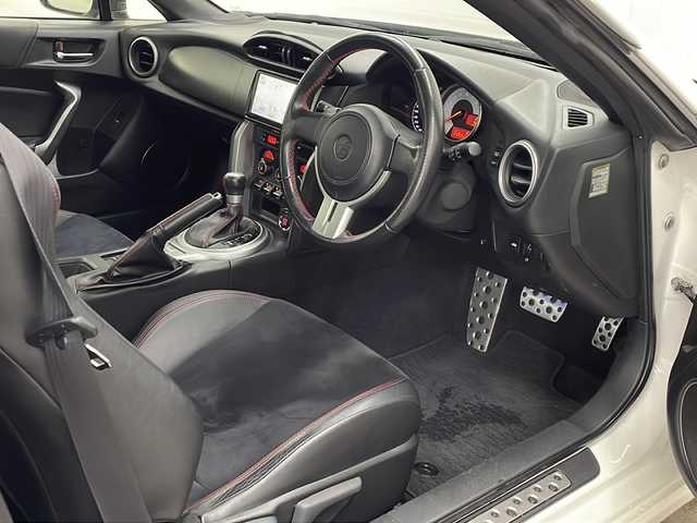 トヨタ ８６ GT リミテッド 長崎県 2012(平24)年 5.4万km サテンホワイトパール 純正ナビ（NSZT-W62G）/・フルセグ/・DVD/・Bluetooth/TRDエアロ/バックカメラ/パドルシフト/ハーフレザーシート/前席シートヒーター/HIDライト/フォグ/スポーツペダル/黒革ハンドル/バイザー/純正フロアマット/ETC/スマートキー/取説/保証書
