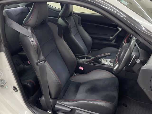 トヨタ ８６ GT リミテッド 長崎県 2012(平24)年 5.4万km サテンホワイトパール 純正ナビ（NSZT-W62G）/・フルセグ/・DVD/・Bluetooth/TRDエアロ/バックカメラ/パドルシフト/ハーフレザーシート/前席シートヒーター/HIDライト/フォグ/スポーツペダル/黒革ハンドル/バイザー/純正フロアマット/ETC/スマートキー/取説/保証書