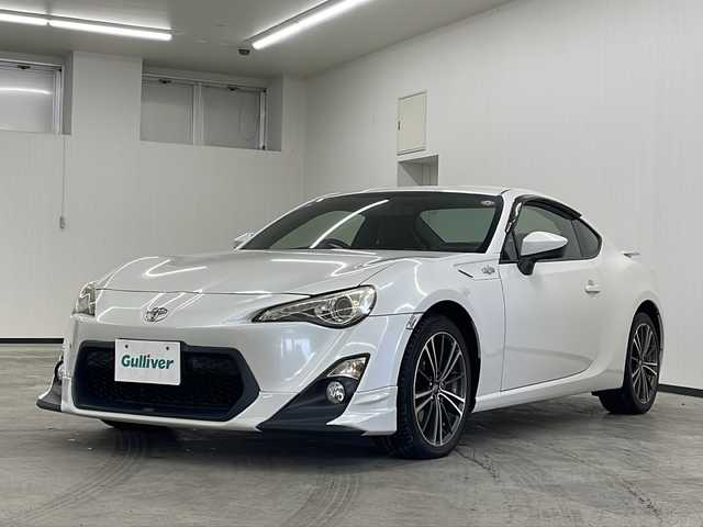 トヨタ ８６ GT リミテッド 長崎県 2012(平24)年 5.4万km サテンホワイトパール 純正ナビ（NSZT-W62G）/・フルセグ/・DVD/・Bluetooth/TRDエアロ/バックカメラ/パドルシフト/ハーフレザーシート/前席シートヒーター/HIDライト/フォグ/スポーツペダル/黒革ハンドル/バイザー/純正フロアマット/ETC/スマートキー/取説/保証書