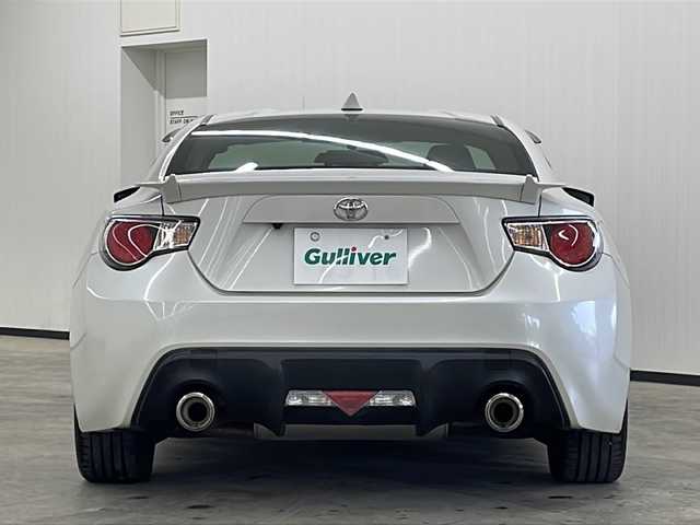 トヨタ ８６ GT リミテッド 長崎県 2012(平24)年 5.4万km サテンホワイトパール 純正ナビ（NSZT-W62G）/・フルセグ/・DVD/・Bluetooth/TRDエアロ/バックカメラ/パドルシフト/ハーフレザーシート/前席シートヒーター/HIDライト/フォグ/スポーツペダル/黒革ハンドル/バイザー/純正フロアマット/ETC/スマートキー/取説/保証書
