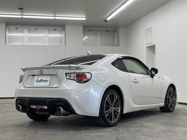 トヨタ ８６ GT リミテッド 長崎県 2012(平24)年 5.4万km サテンホワイトパール 純正ナビ（NSZT-W62G）/・フルセグ/・DVD/・Bluetooth/TRDエアロ/バックカメラ/パドルシフト/ハーフレザーシート/前席シートヒーター/HIDライト/フォグ/スポーツペダル/黒革ハンドル/バイザー/純正フロアマット/ETC/スマートキー/取説/保証書