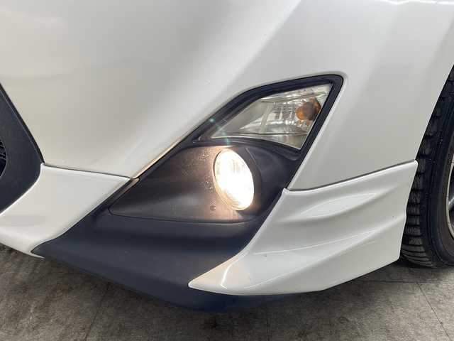 トヨタ ８６ GT リミテッド 長崎県 2012(平24)年 5.4万km サテンホワイトパール 純正ナビ（NSZT-W62G）/・フルセグ/・DVD/・Bluetooth/TRDエアロ/バックカメラ/パドルシフト/ハーフレザーシート/前席シートヒーター/HIDライト/フォグ/スポーツペダル/黒革ハンドル/バイザー/純正フロアマット/ETC/スマートキー/取説/保証書
