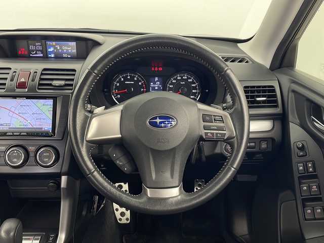 スバル フォレスター 2．0XT 秋田県 2013(平25)年 5.6万km クリスタルブラックシリカ ４WD/社外SDナビ(Bluetooth/CD/DVD/フルセグ)/ETC/前後ドライブレコーダー/前席シートヒーター/パドルシフト/サンルーフ/前席パワーシート/電動リアゲード/クルーズコントロール/ダウンヒルアシストコントロール/オートライト/純正AW/LEDヘッドライト/スマートキー/スペアキー