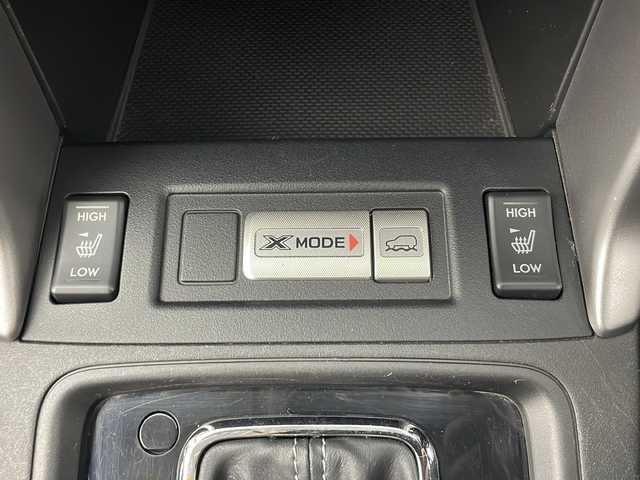 スバル フォレスター 2．0XT 秋田県 2013(平25)年 5.6万km クリスタルブラックシリカ ４WD/社外SDナビ(Bluetooth/CD/DVD/フルセグ)/ETC/前後ドライブレコーダー/前席シートヒーター/パドルシフト/サンルーフ/前席パワーシート/電動リアゲード/クルーズコントロール/ダウンヒルアシストコントロール/オートライト/純正AW/LEDヘッドライト/スマートキー/スペアキー