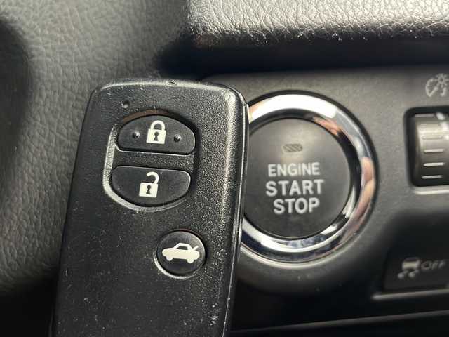 スバル フォレスター 2．0XT 秋田県 2013(平25)年 5.6万km クリスタルブラックシリカ ４WD/社外SDナビ(Bluetooth/CD/DVD/フルセグ)/ETC/前後ドライブレコーダー/前席シートヒーター/パドルシフト/サンルーフ/前席パワーシート/電動リアゲード/クルーズコントロール/ダウンヒルアシストコントロール/オートライト/純正AW/LEDヘッドライト/スマートキー/スペアキー