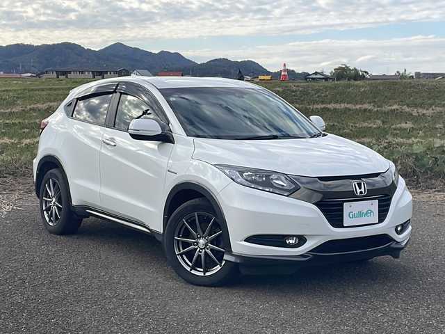 ホンダ ヴェゼル ハイブリッド X ホンダセンシング 新潟県 2017(平29)年 7.5万km ホワイトオーキッドパール 4WD/純正8インチSDナビ(VXM-175VFEi)/CD/DVD/BT/フルセグテレビ/SDミュージックサーバー/バックカメラ/ETC/ドライブレコーダー/衝突被害軽減ブレーキ/レーンキープアシスト/レーダークルーズコントロール/半革シート/シートヒーター /ステアリングスイッチ/パドルシフト/スマートキー/プッシュスタート/LEDヘッドライト/オートライト/フォグランプ/社外17インチアルミホイール