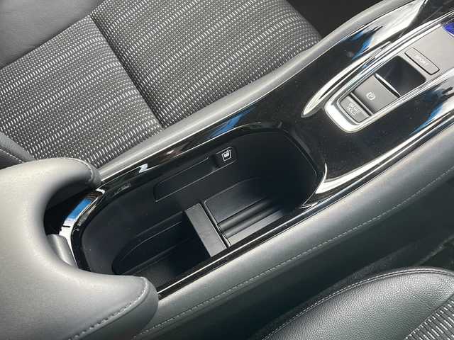 ホンダ ヴェゼル ハイブリッド X ホンダセンシング 新潟県 2017(平29)年 7.5万km ホワイトオーキッドパール 4WD/純正8インチSDナビ(VXM-175VFEi)/CD/DVD/BT/フルセグテレビ/SDミュージックサーバー/バックカメラ/ETC/ドライブレコーダー/衝突被害軽減ブレーキ/レーンキープアシスト/レーダークルーズコントロール/半革シート/シートヒーター /ステアリングスイッチ/パドルシフト/スマートキー/プッシュスタート/LEDヘッドライト/オートライト/フォグランプ/社外17インチアルミホイール