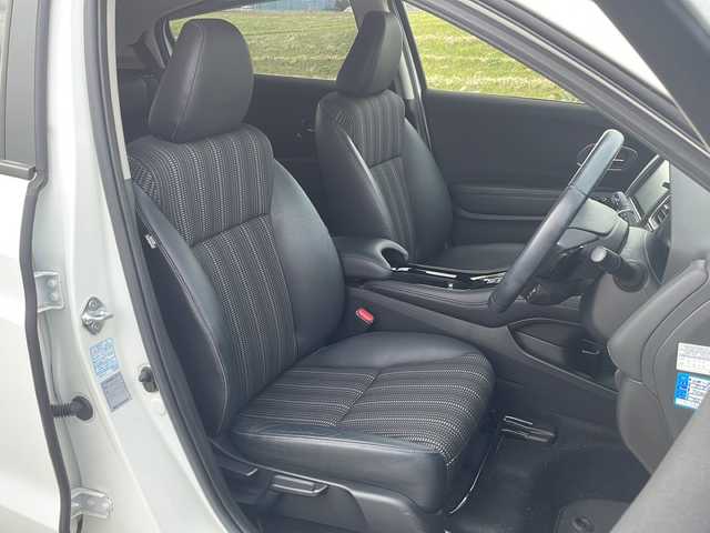 ホンダ ヴェゼル ハイブリッド X ホンダセンシング 新潟県 2017(平29)年 7.5万km ホワイトオーキッドパール 4WD/純正8インチSDナビ(VXM-175VFEi)/CD/DVD/BT/フルセグテレビ/SDミュージックサーバー/バックカメラ/ETC/ドライブレコーダー/衝突被害軽減ブレーキ/レーンキープアシスト/レーダークルーズコントロール/半革シート/シートヒーター /ステアリングスイッチ/パドルシフト/スマートキー/プッシュスタート/LEDヘッドライト/オートライト/フォグランプ/社外17インチアルミホイール