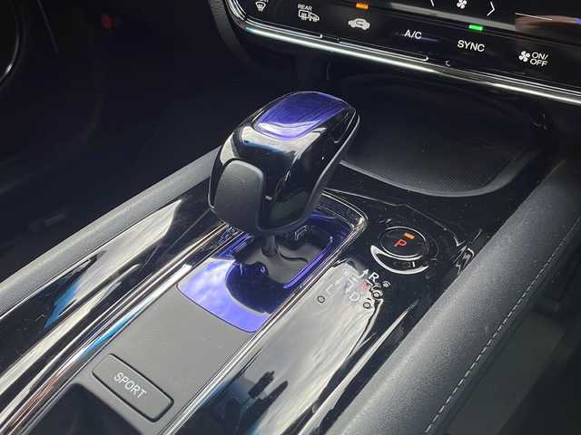 ホンダ ヴェゼル ハイブリッド X ホンダセンシング 新潟県 2017(平29)年 7.5万km ホワイトオーキッドパール 4WD/純正8インチSDナビ(VXM-175VFEi)/CD/DVD/BT/フルセグテレビ/SDミュージックサーバー/バックカメラ/ETC/ドライブレコーダー/衝突被害軽減ブレーキ/レーンキープアシスト/レーダークルーズコントロール/半革シート/シートヒーター /ステアリングスイッチ/パドルシフト/スマートキー/プッシュスタート/LEDヘッドライト/オートライト/フォグランプ/社外17インチアルミホイール