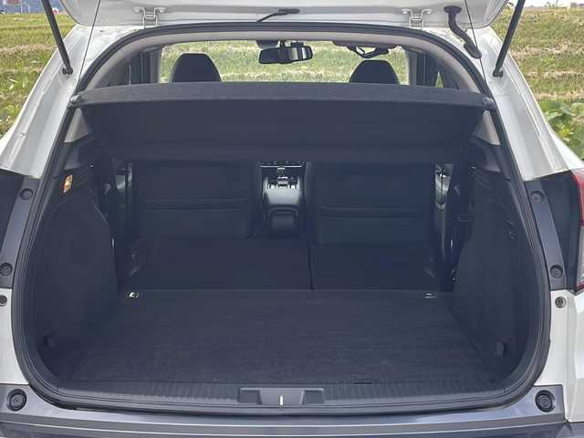 ホンダ ヴェゼル ハイブリッド X ホンダセンシング 新潟県 2017(平29)年 7.5万km ホワイトオーキッドパール 4WD/純正8インチSDナビ(VXM-175VFEi)/CD/DVD/BT/フルセグテレビ/SDミュージックサーバー/バックカメラ/ETC/ドライブレコーダー/衝突被害軽減ブレーキ/レーンキープアシスト/レーダークルーズコントロール/半革シート/シートヒーター /ステアリングスイッチ/パドルシフト/スマートキー/プッシュスタート/LEDヘッドライト/オートライト/フォグランプ/社外17インチアルミホイール