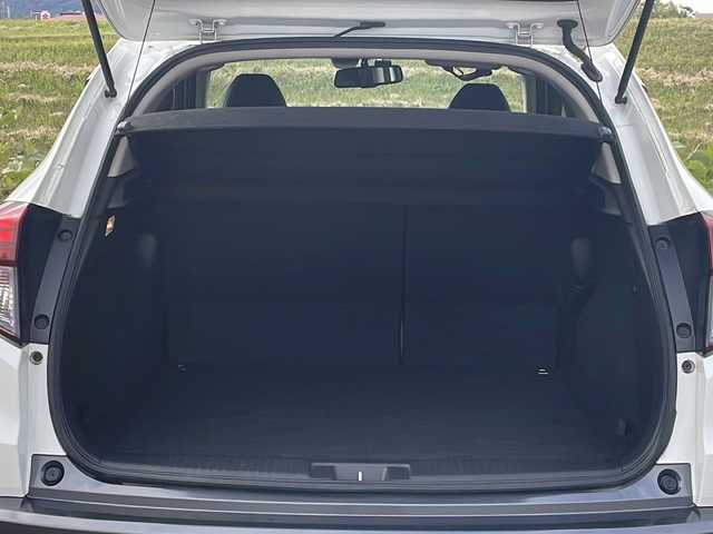 ホンダ ヴェゼル ハイブリッド X ホンダセンシング 新潟県 2017(平29)年 7.5万km ホワイトオーキッドパール 4WD/純正8インチSDナビ(VXM-175VFEi)/CD/DVD/BT/フルセグテレビ/SDミュージックサーバー/バックカメラ/ETC/ドライブレコーダー/衝突被害軽減ブレーキ/レーンキープアシスト/レーダークルーズコントロール/半革シート/シートヒーター /ステアリングスイッチ/パドルシフト/スマートキー/プッシュスタート/LEDヘッドライト/オートライト/フォグランプ/社外17インチアルミホイール